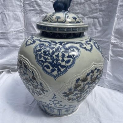 HC-009 — Large Chinese Blue-and-White Covered Porcelain Jar with Guardian-Lion Finial (view 6)