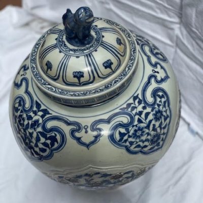 HC-009 — Large Chinese Blue-and-White Covered Porcelain Jar with Guardian-Lion Finial (view 10)
