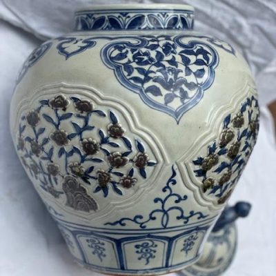 HC-009 — Large Chinese Blue-and-White Covered Porcelain Jar with Guardian-Lion Finial (view 11)