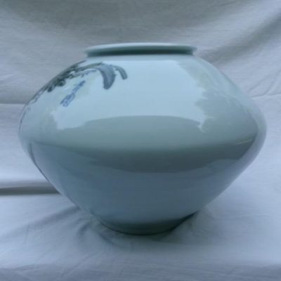 HC-011 — Grape-Motif Chinese Decorative Vessel (view 6)