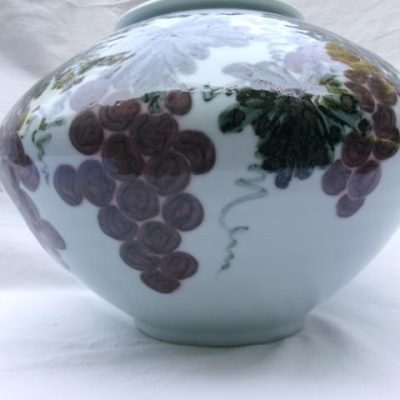 HC-011 — Grape-Motif Chinese Decorative Vessel (view 7)