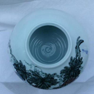HC-011 — Grape-Motif Chinese Decorative Vessel (view 9)