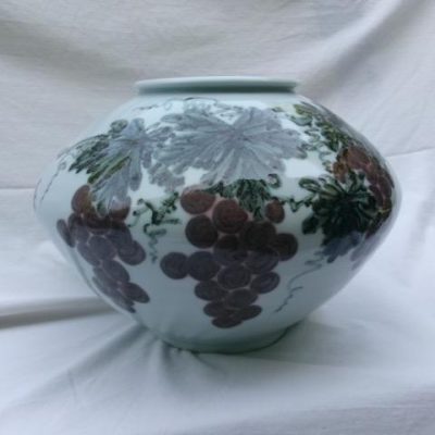 HC-011 — Grape-Motif Chinese Decorative Vessel (view 10)