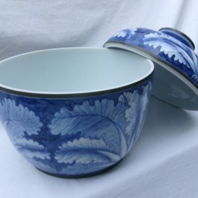 HC-013 — Large Chinese Blue-and-White Covered Vessel (view 8)