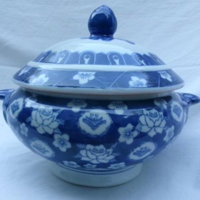 HC-018 — Large Chinese Blue-and-White Covered Bowl with Lion-Mask Handles (view 7)