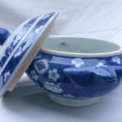 HC-018 — Large Chinese Blue-and-White Covered Bowl with Lion-Mask Handles (view 9)
