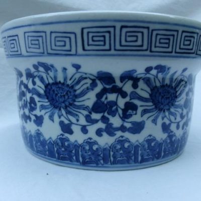 HC-023 — Chinese Blue-and-White Covered Jar (view 2)