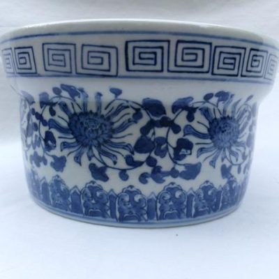 HC-023 — Chinese Blue-and-White Covered Jar (view 7)