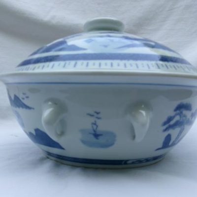 HC-024 — Large Chinese Blue-and-White Covered Porcelain Tureen (view 5)