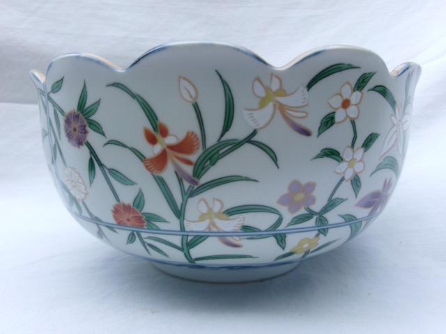 HC-025 — Scalloped Porcelain Floral Bowl